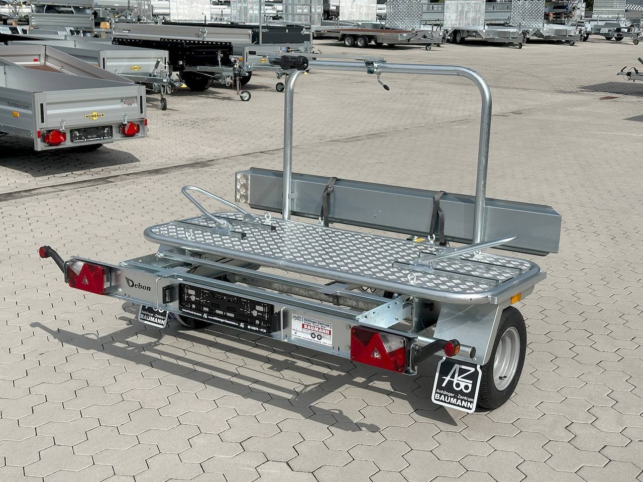 Debon20Roadster20Camp20mit20Fahrrad20und20Motorrad20Queranhnger_1.jpg Debon Roadster Camp Wohnmobilanhänger 750kg 80x200cm Motorradanhänger und Fahrradanhänger – Bild 1