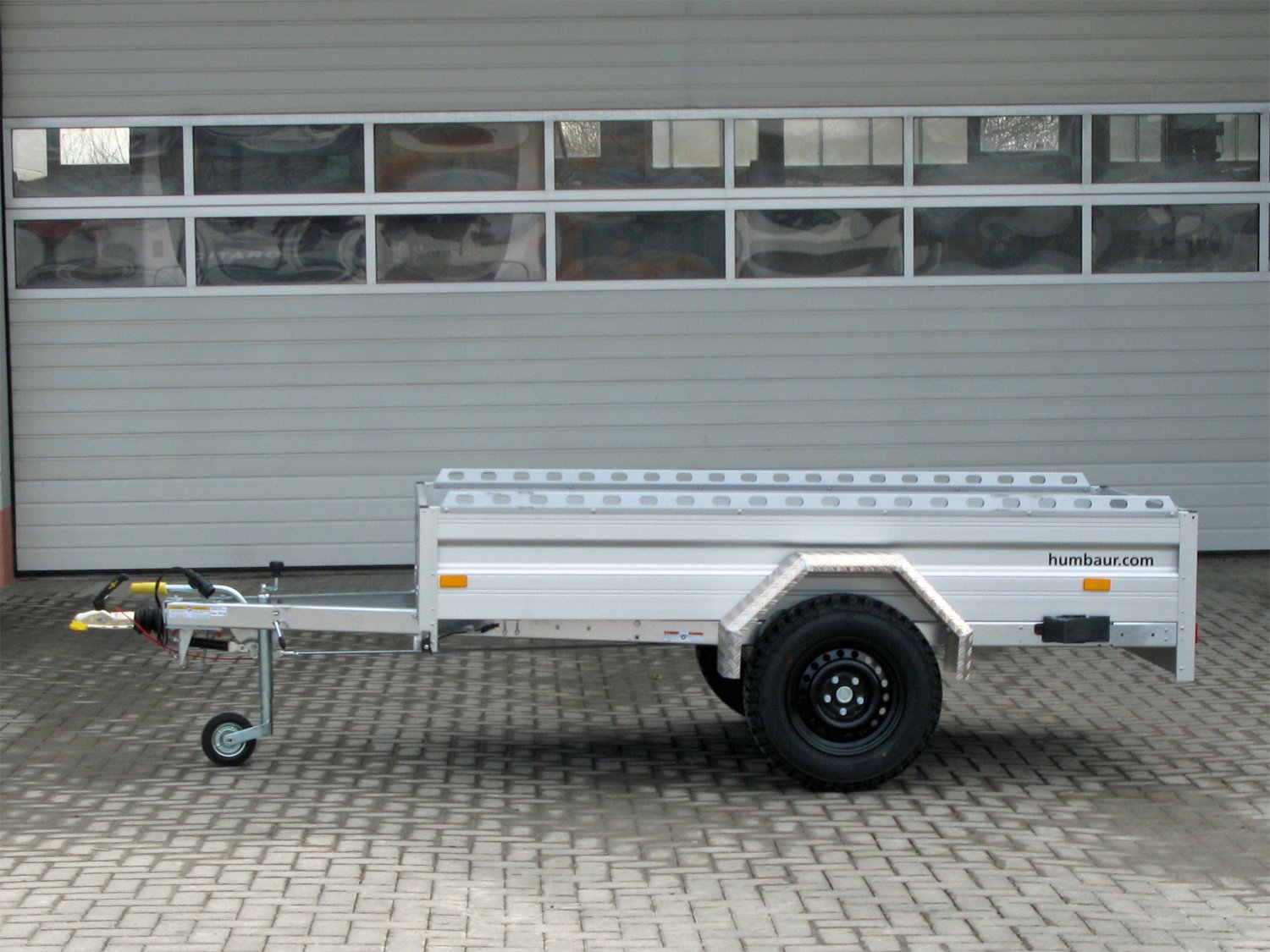 hu1528_humbaur_ha132513_kv_offroad_3MIZrtf3nECSIm.jpg Humbaur HA132513 KV Offroad Offroad-Bereifung – Reling – Bild 1